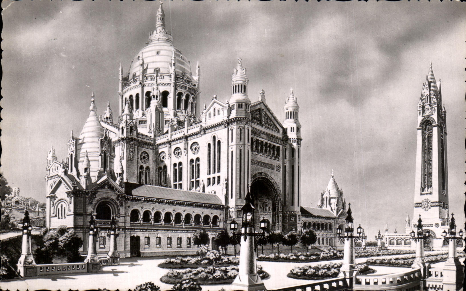 CPA La Basilique De Lisieux Panorama general