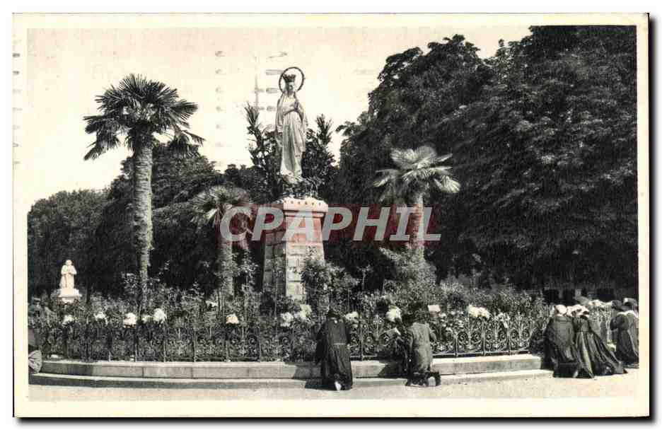 CPA Lourdes La Vierge Couronnee