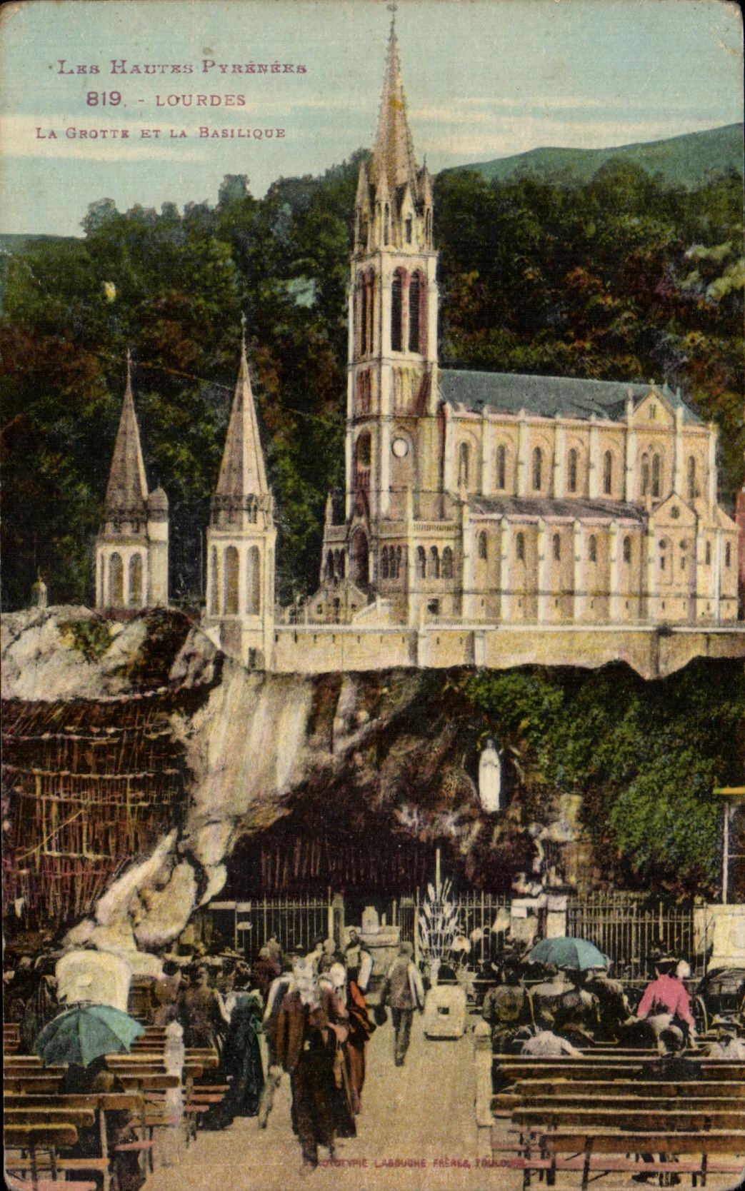 CPA Lourdes La grotte et la basilique