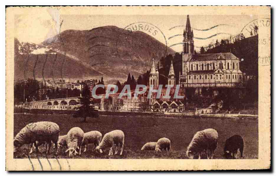 CPA Lourdes La basilique et le pic de Jer