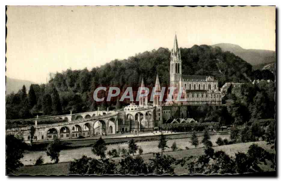 CPA Lourdes La Basilique et le Calvaire
