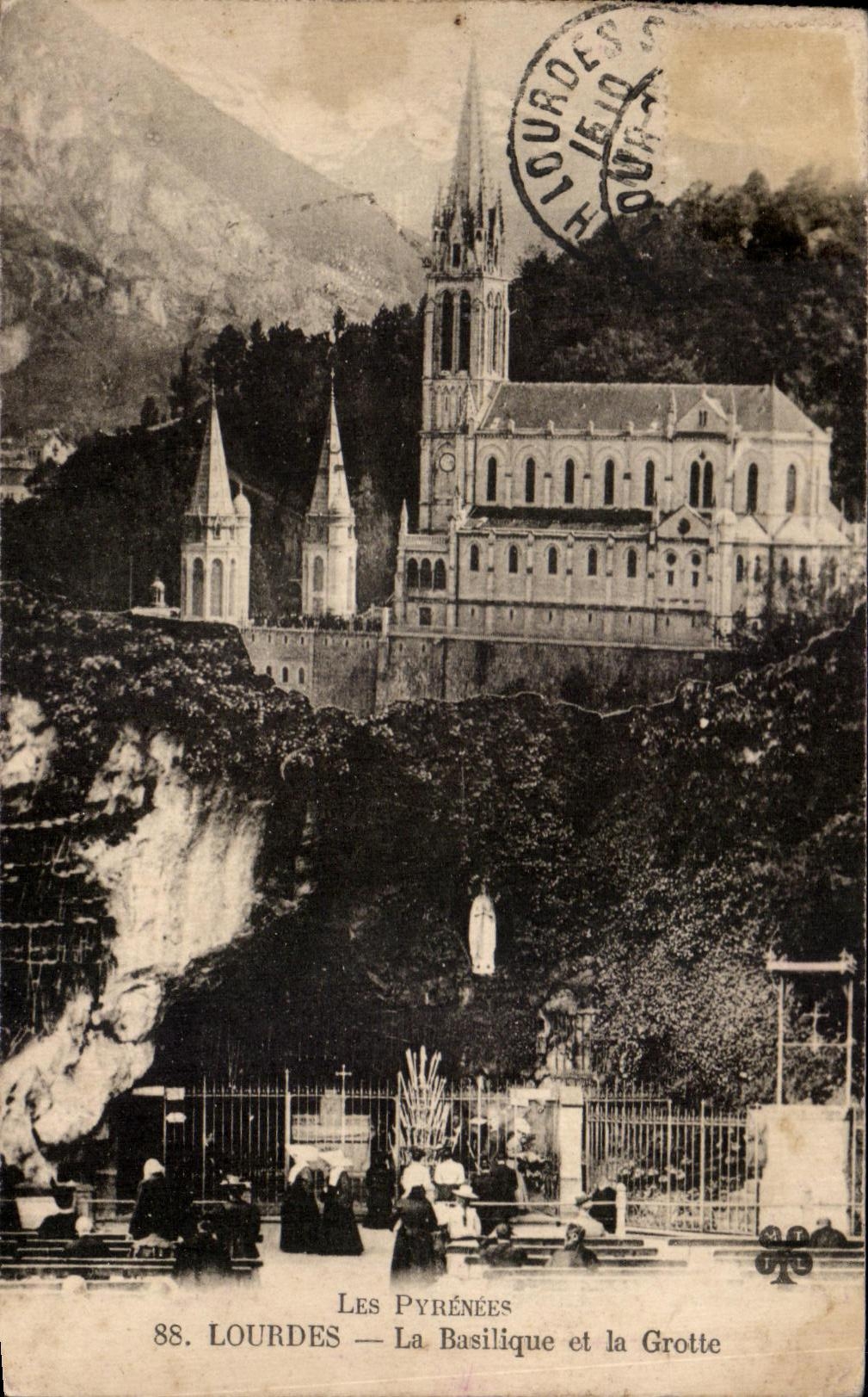 CPA Lourdes Les Pyrenees La Basilique et la Grotte