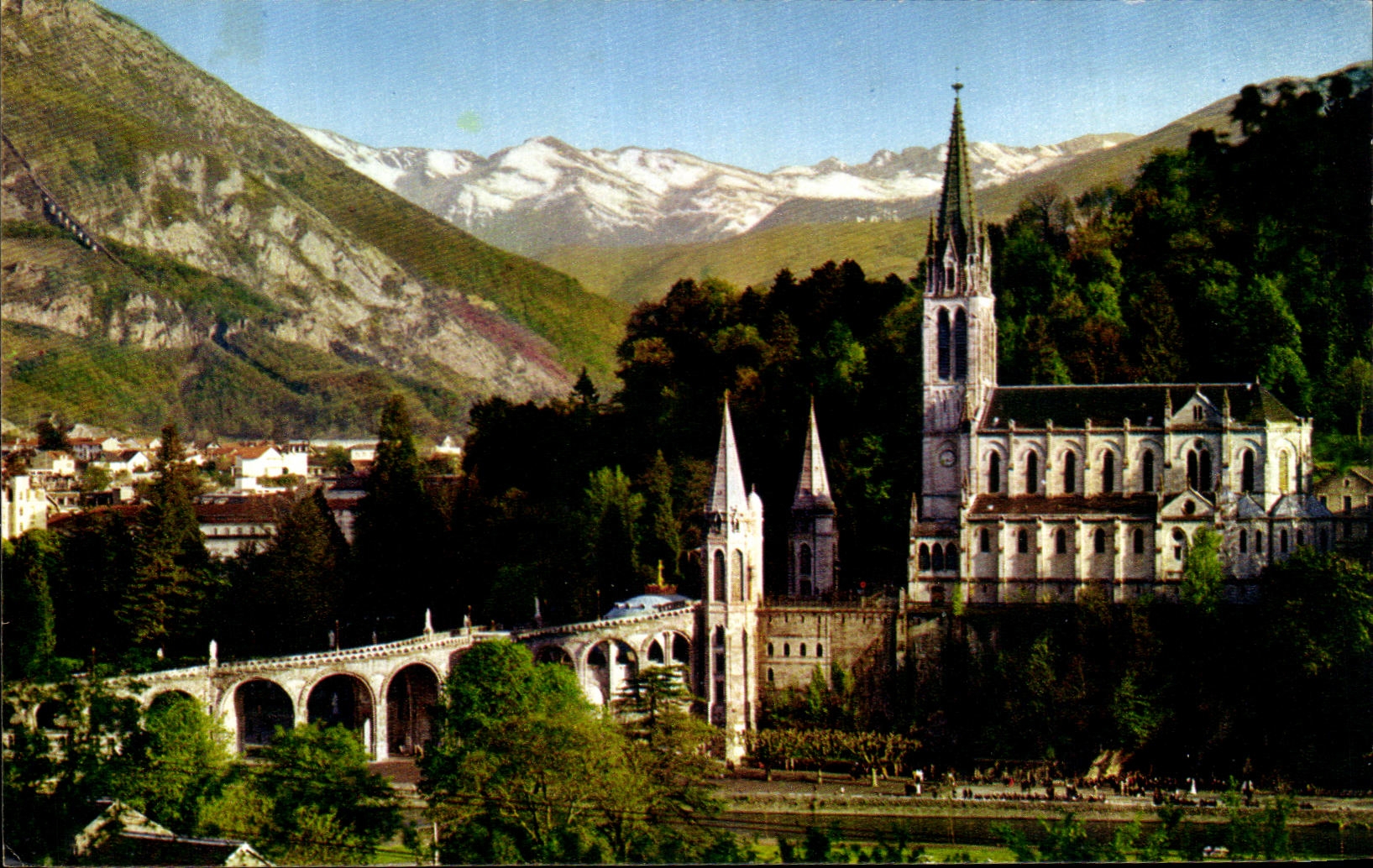 CPA Lourdes La Basilique et le Pic du Jer