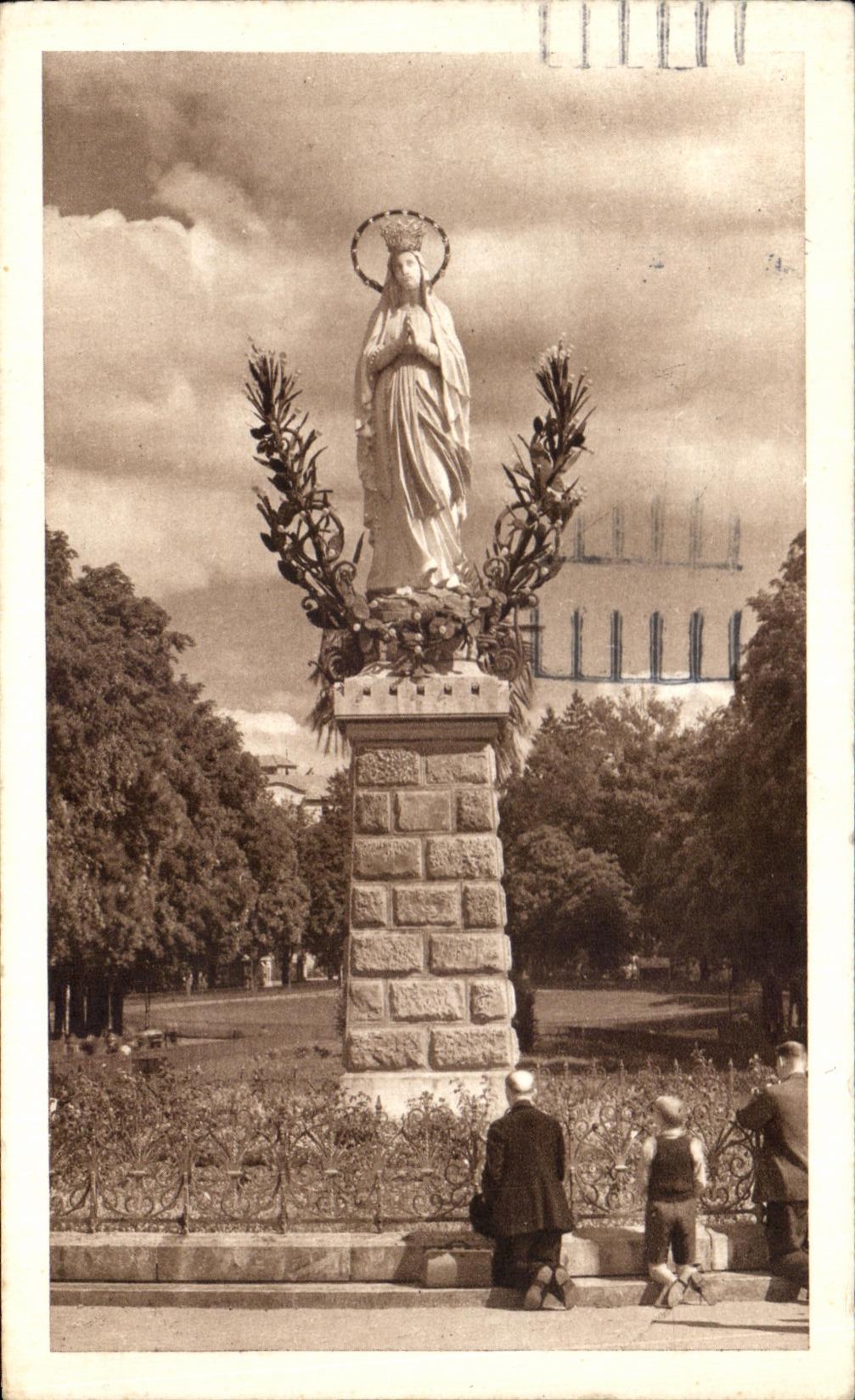 CPA Lourdes La vierge couronnee