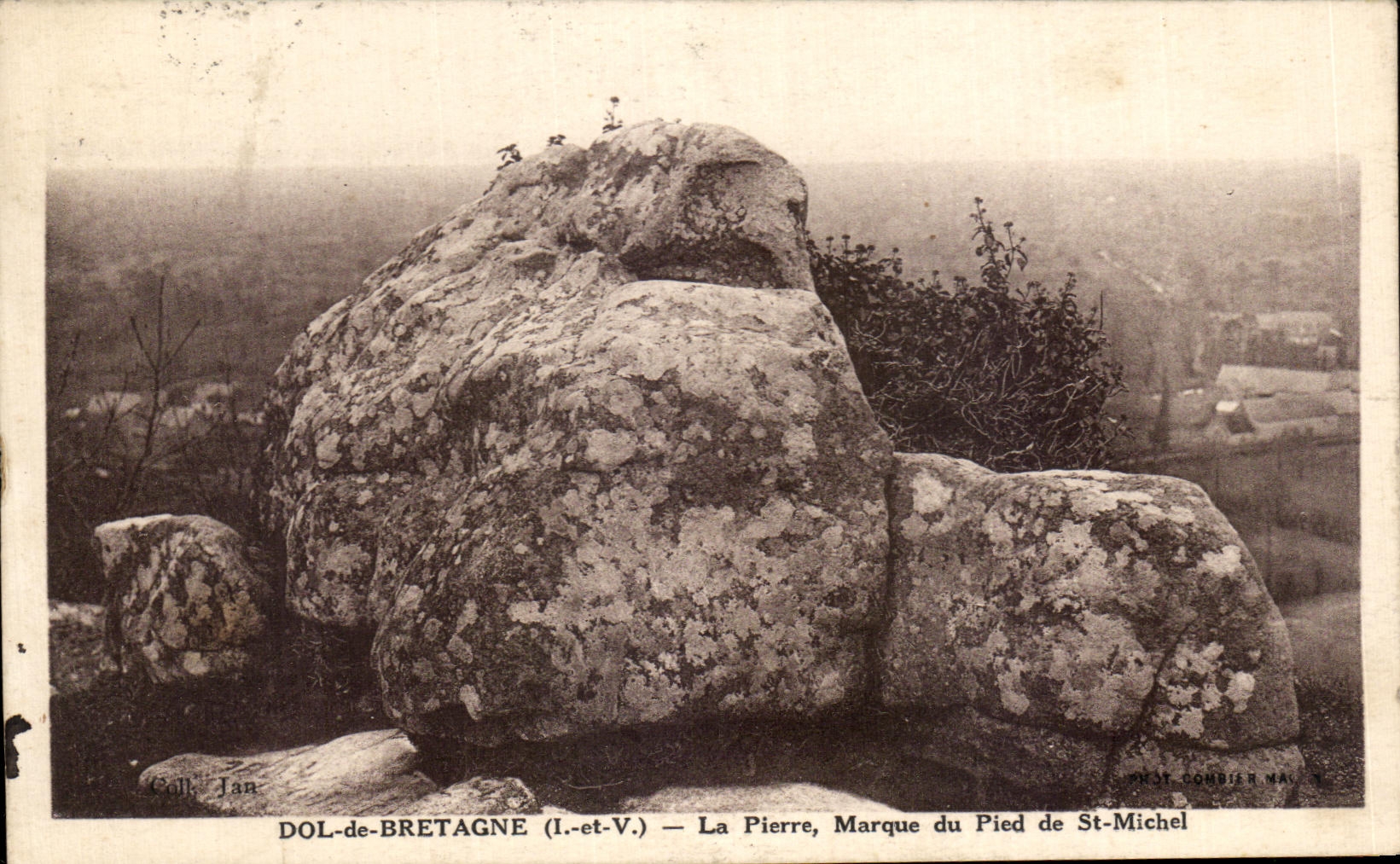 DOL-de-BRETAGNE (I.-et-V.) — La Pierre, Marque du Pied de St-Michel — J. Combier