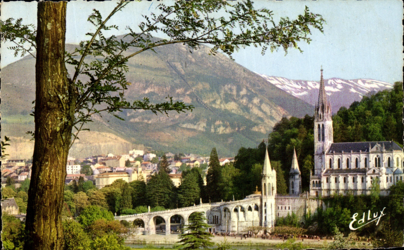 CPA Lourdes La Basilique et le Pic du Jer