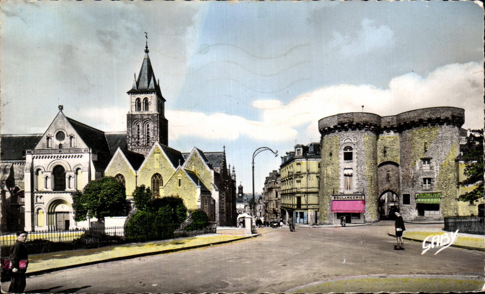Mayenne — Cathédrale et porte médiévale — Éditions GABY