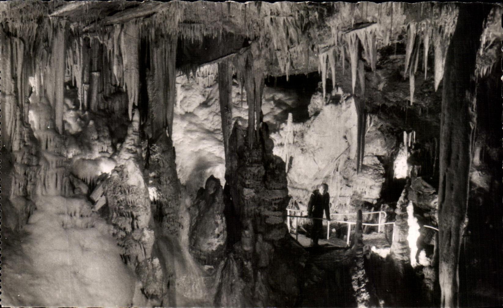 Monaco - Les Grottes de l'Observatoire dans le Jardin Exotique, La Grande Salle — Éditions 'LA CIGOGNE' - C-21