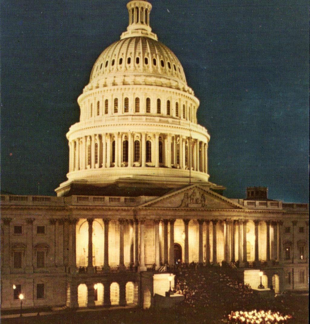 Le Capitole à la nuit — concert de la Marine des États-Unis — éditeur U.S. Capitol Historical Society, n° K-15374