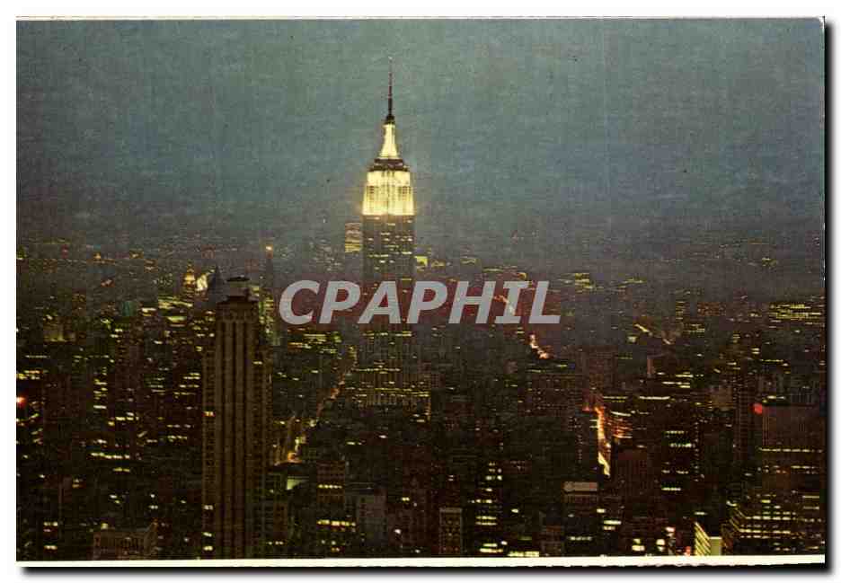 CPA The Observation Roof atop the RCA Building staries above the street affords a breathtaking panoramic night view NY
