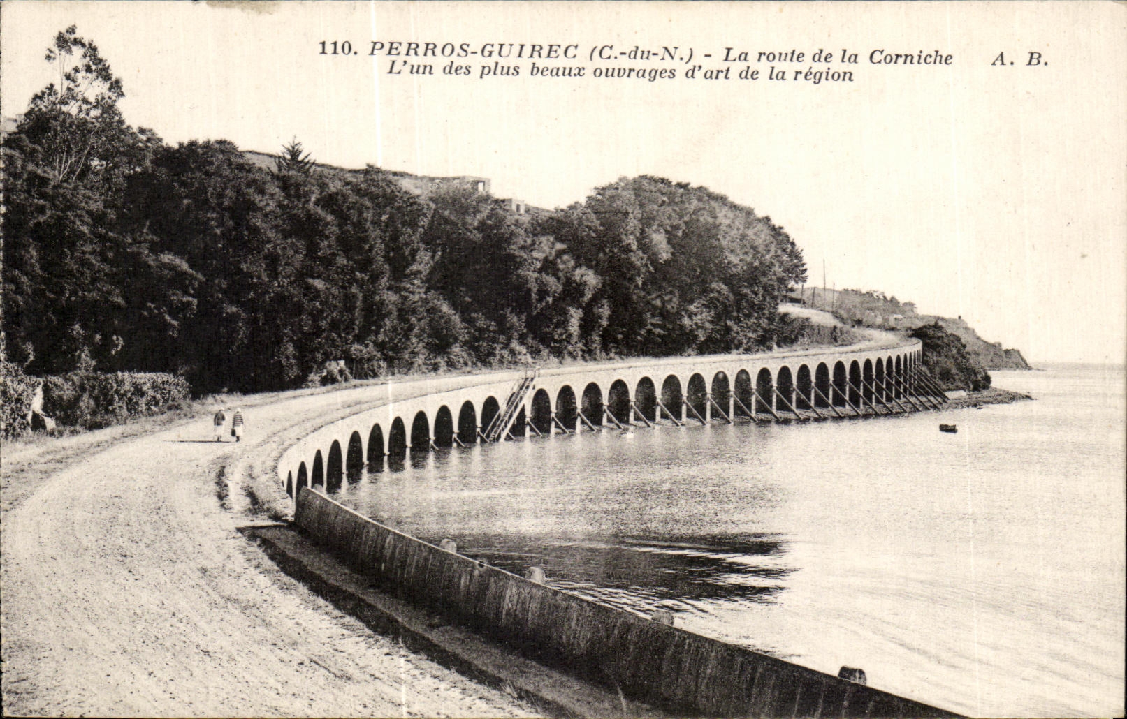 Perros-Guirec (C.-du-N.) — La route de la Corniche — A. B.