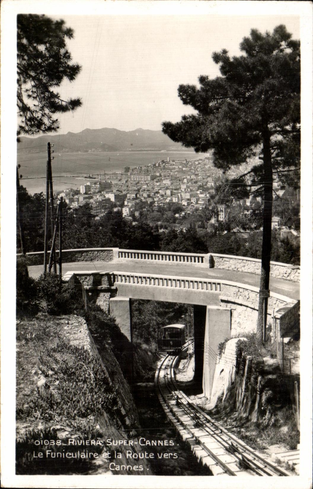 CPA Riviera Super Cannes Le Funiculaire et la Route vers Cannes