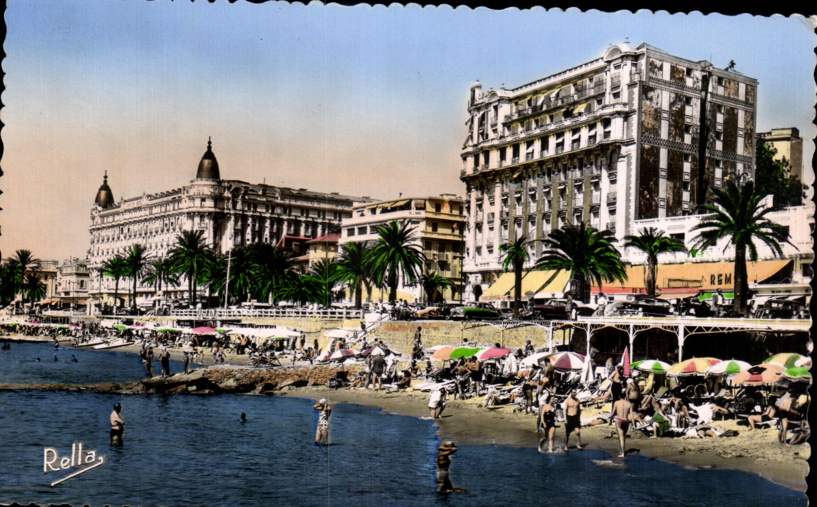 CPA La Cote D'Azur Cannes Le Palais Miramar et le Carlton Hotel