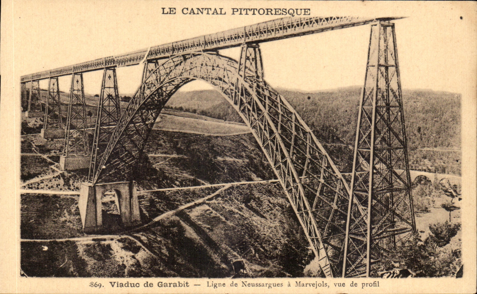 CPA Le Cantal Pittoresque Viaduc de Garabit Ligne de Neussargues a Marvejols vue de profil