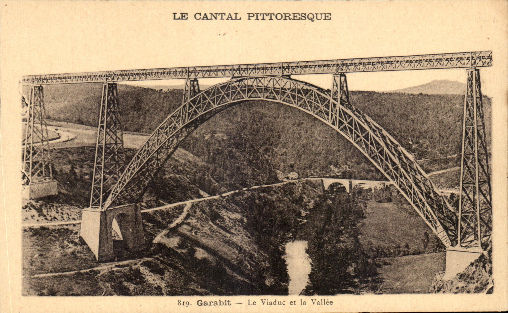 CPA Garabit Le Viaduc et la Vallee