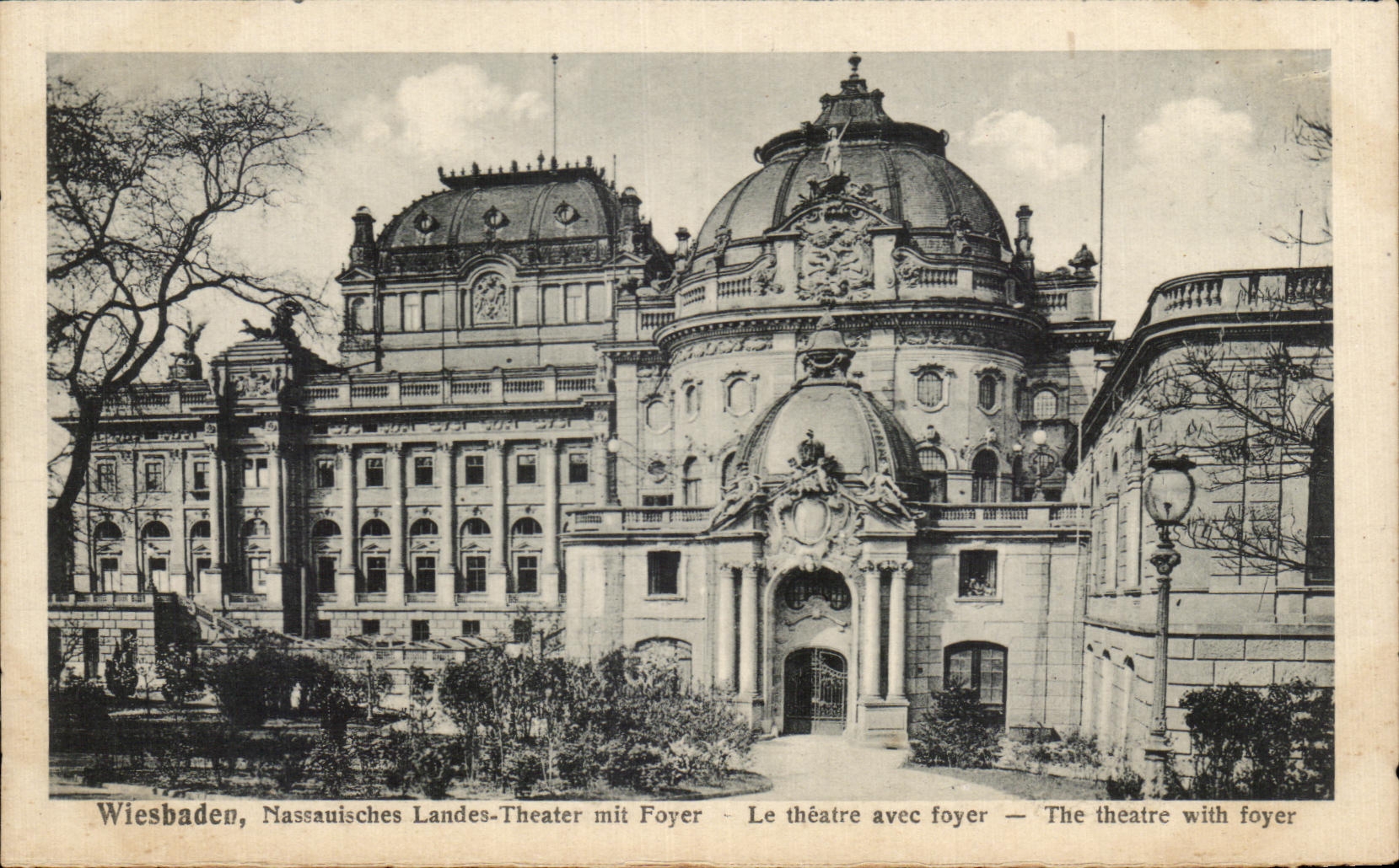 Wiesbaden, Nassauisches Landes-Theater mit Foyer — Le théâtre avec foyer — The theatre with foyer — Boogart's Kunst-Anstalt
