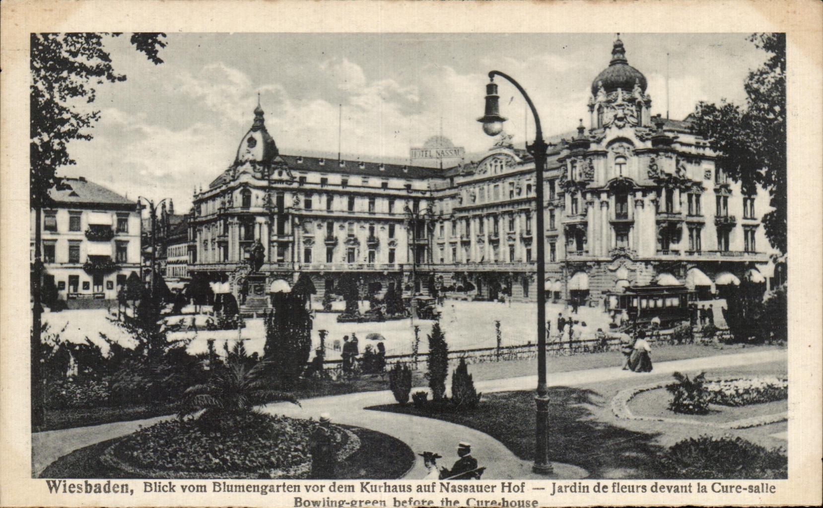 Wiesbaden, Blick vom Blumengarten vor dem Kurhaus auf Nassauer Hof — Jardin de fleurs devant la Cure-salle
