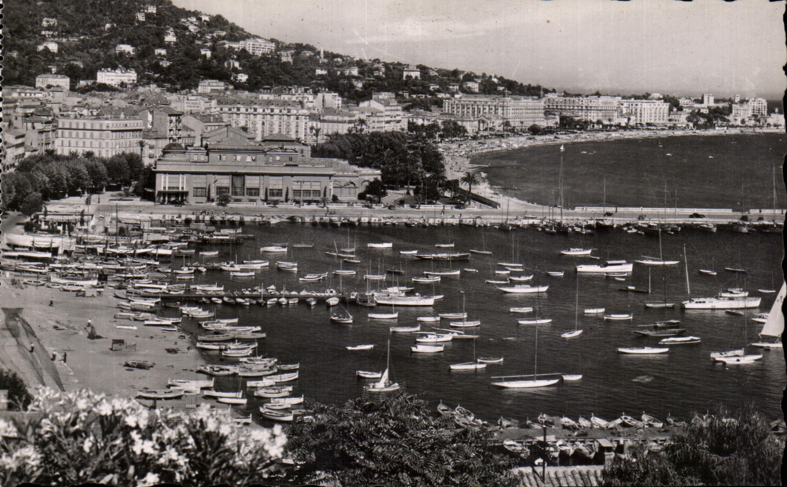 CPA La Cote d'Azur Cannes Vue Generale prise du Mont Chevalier