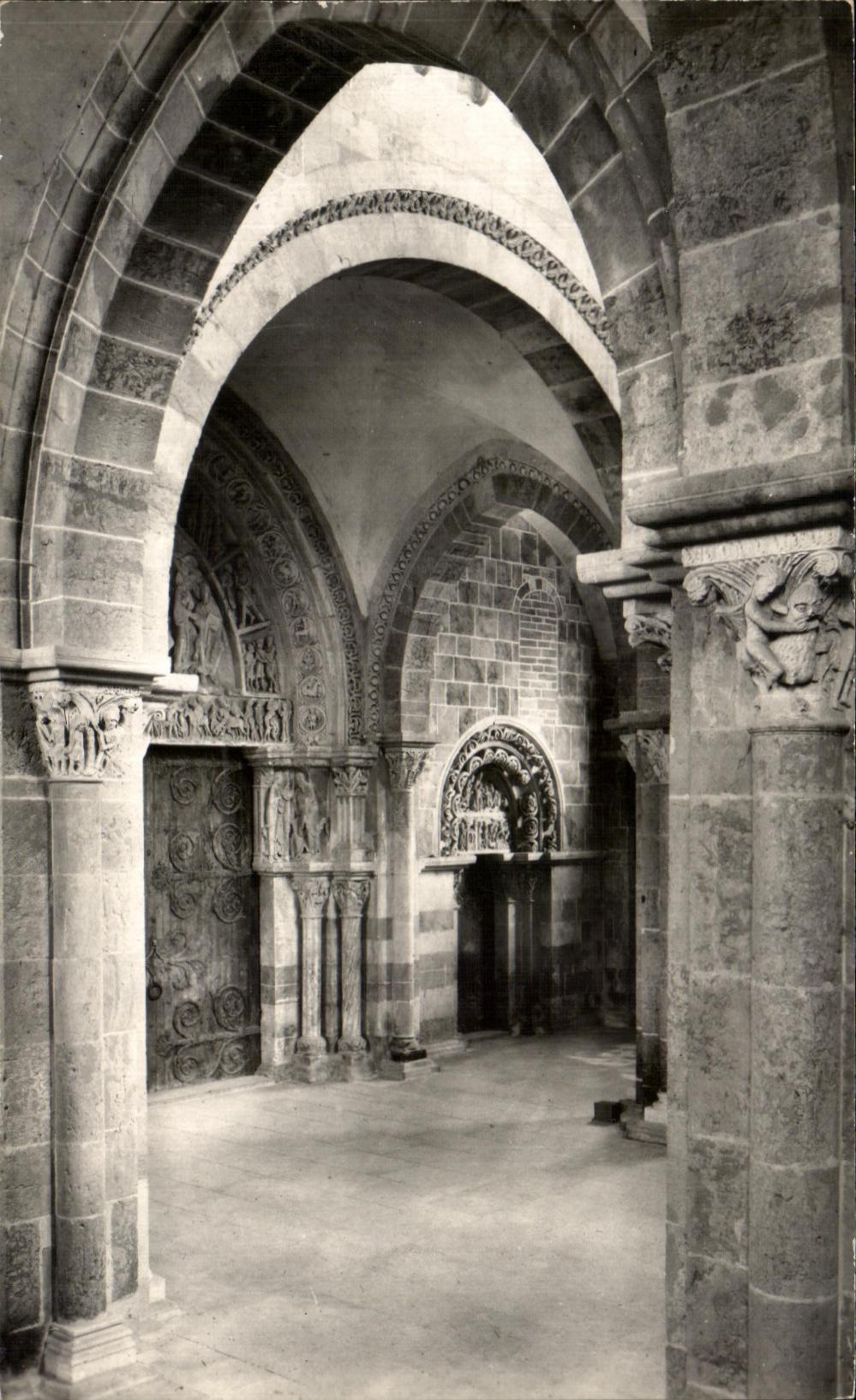 Vézelay — Basilique de la Madeleine — Perspective du Narthex