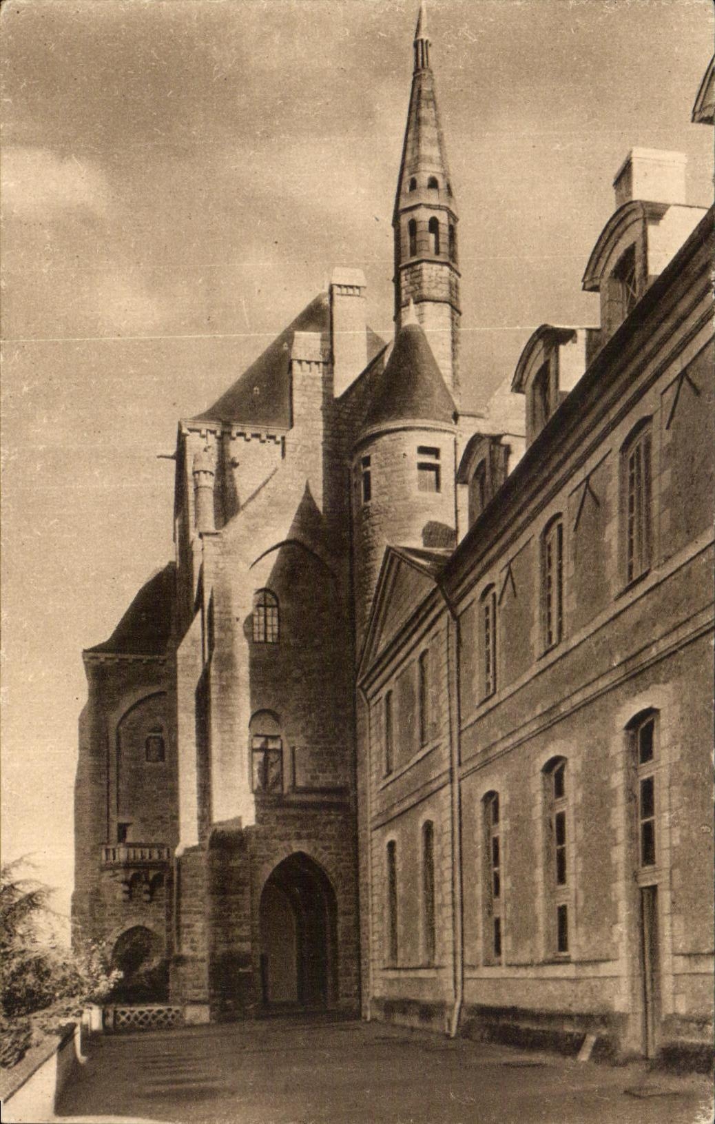 CPA Solesmes La Terrase de l'Abbaye Saint Pierre