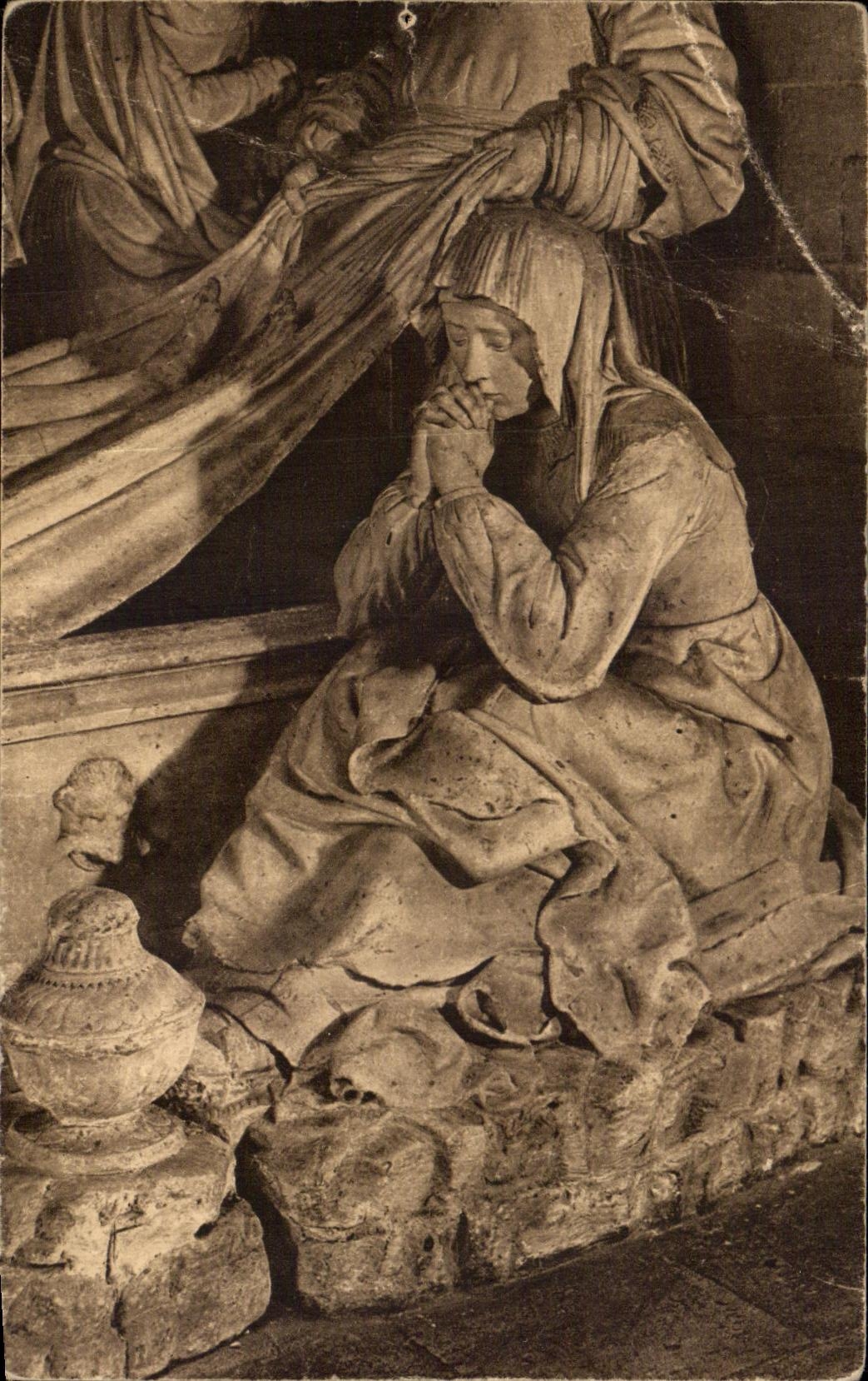 CPA Les Saints De Solesmes La Madeleine au Tombeau du Christ