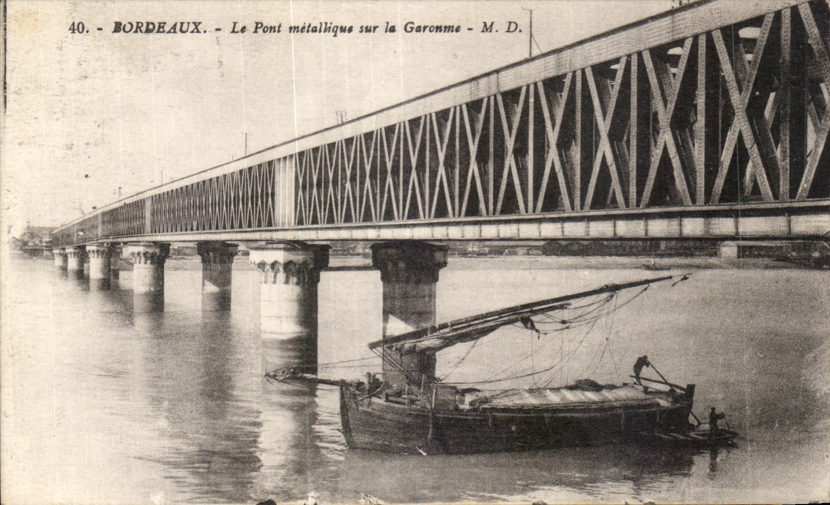 CPA Bordeaux Le Pont Metalique sur la Garonne Bateau