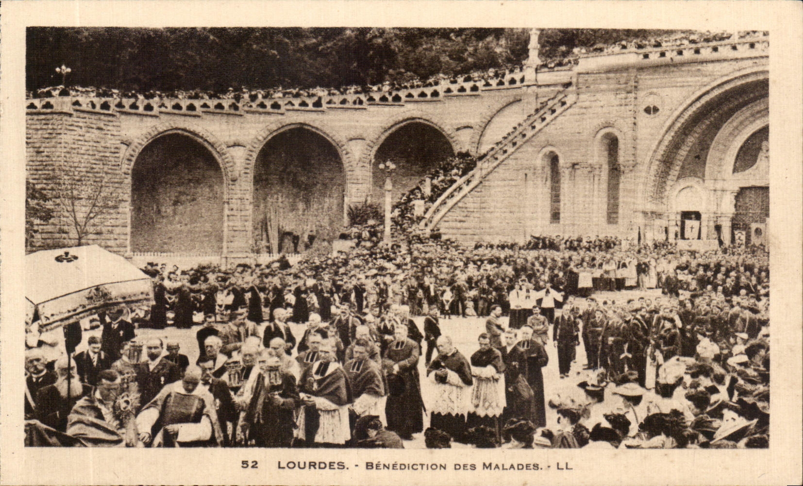 CPA Lourdes Benediction Des Malades 