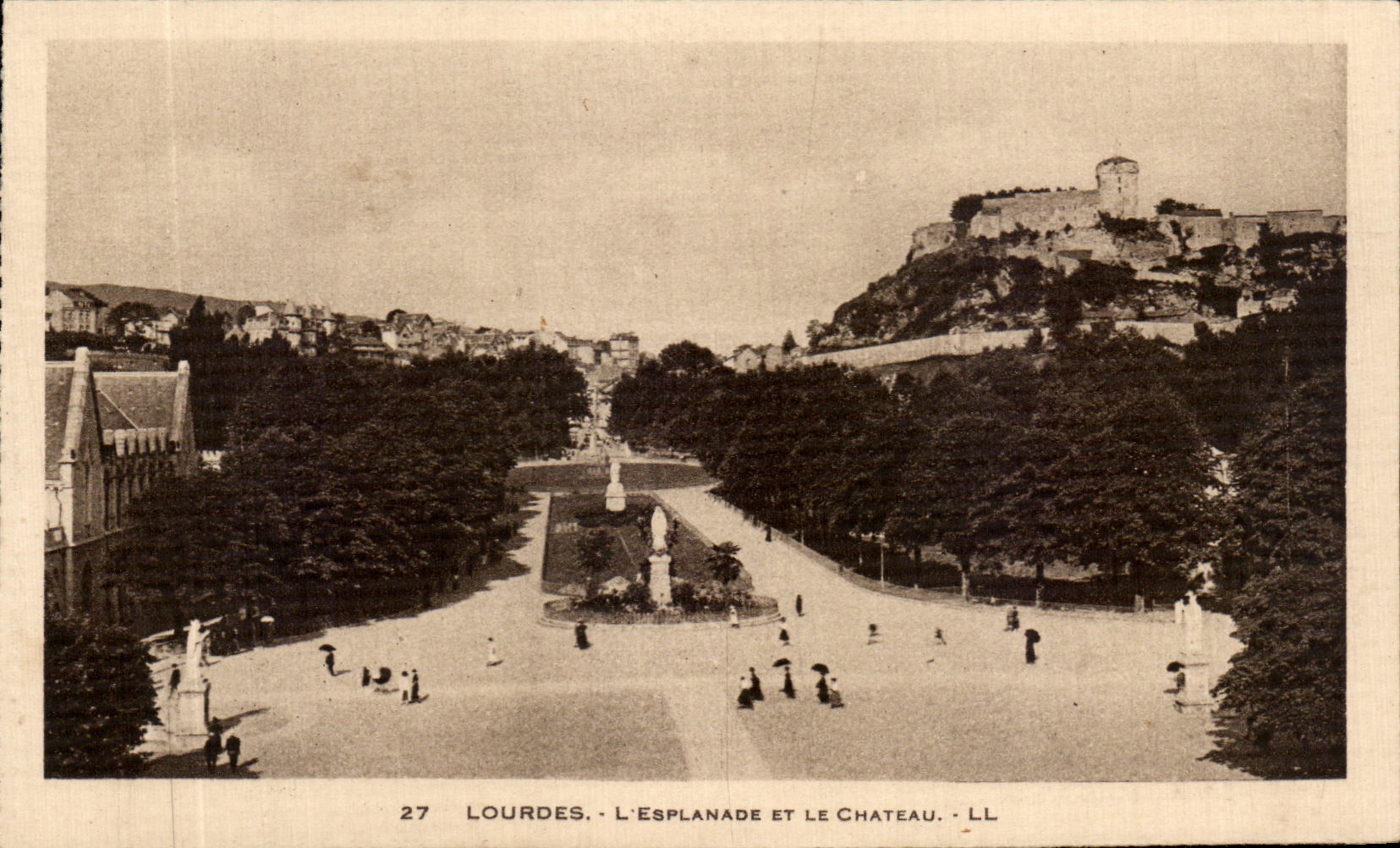Lourdes - L'Esplanade et le Château - LL