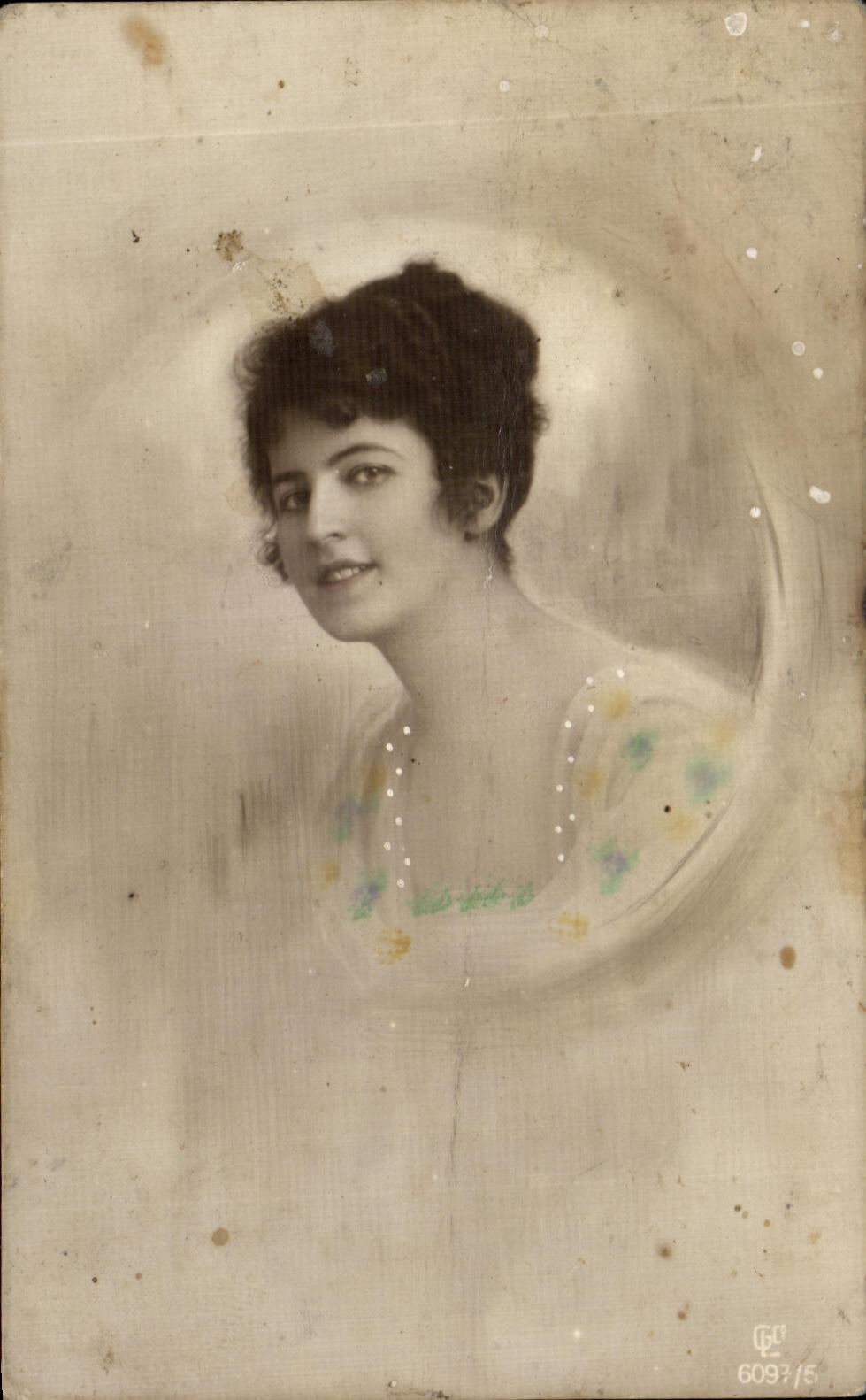 CPA Fantaisie Femme