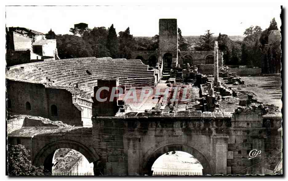 Arles - Le Théâtre antique — éditeur : Real-Photo-Cie des Arts Photomécaniques, n° 952