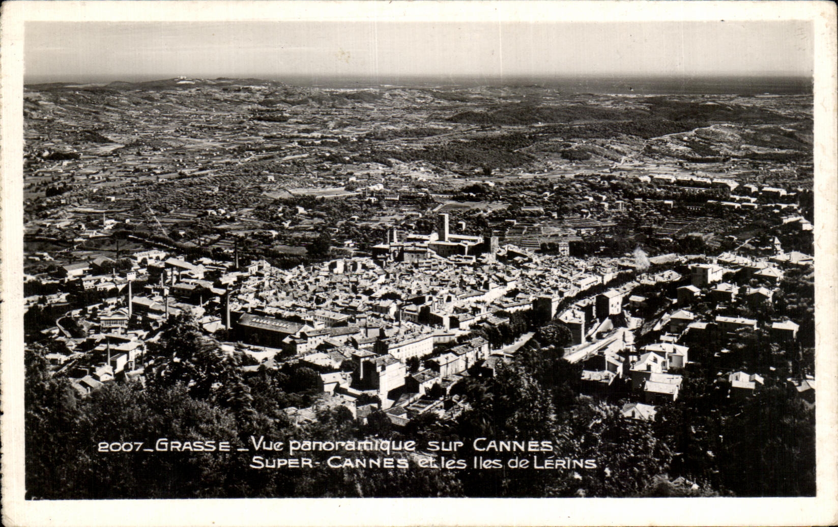 Grasse — Vue panoramique sur Cannes et les îles de Lérins — Édition La Cigogne, Grasse