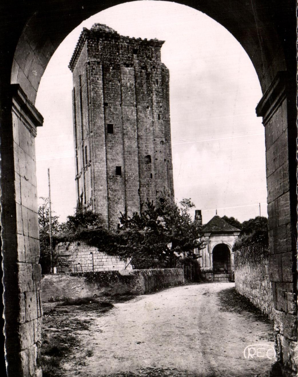 Le Grand Pressigny — Le Donjon XIIe Siècle, restauré au XVème Siècle — M. ROUSSEL Photo-Éditeur