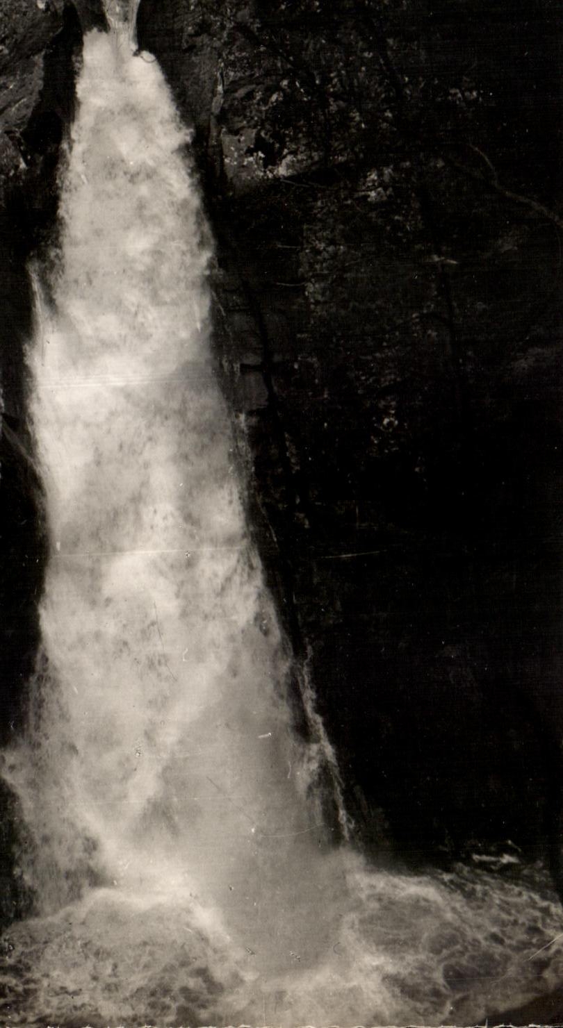 Cascades de Gimel — Troisième chute : La Quene de Cheval — Éditions Internationales Paris-Phota