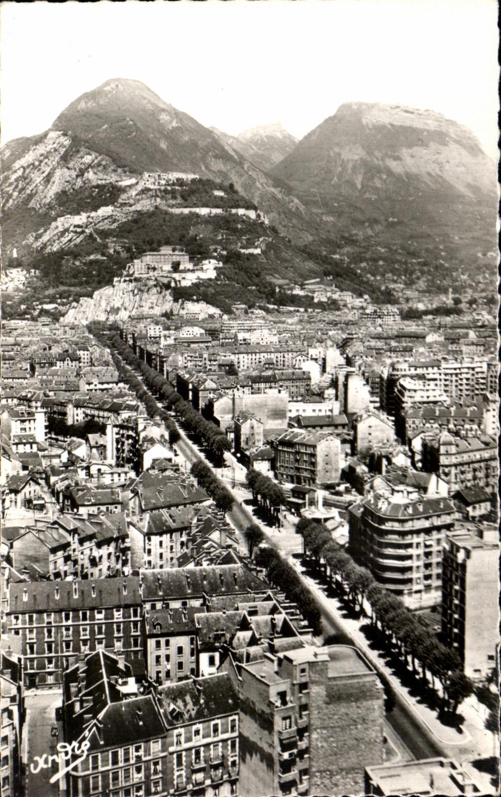 CPA Les Belles Alpes Francaises Grenoble Cours Jean Jaures 