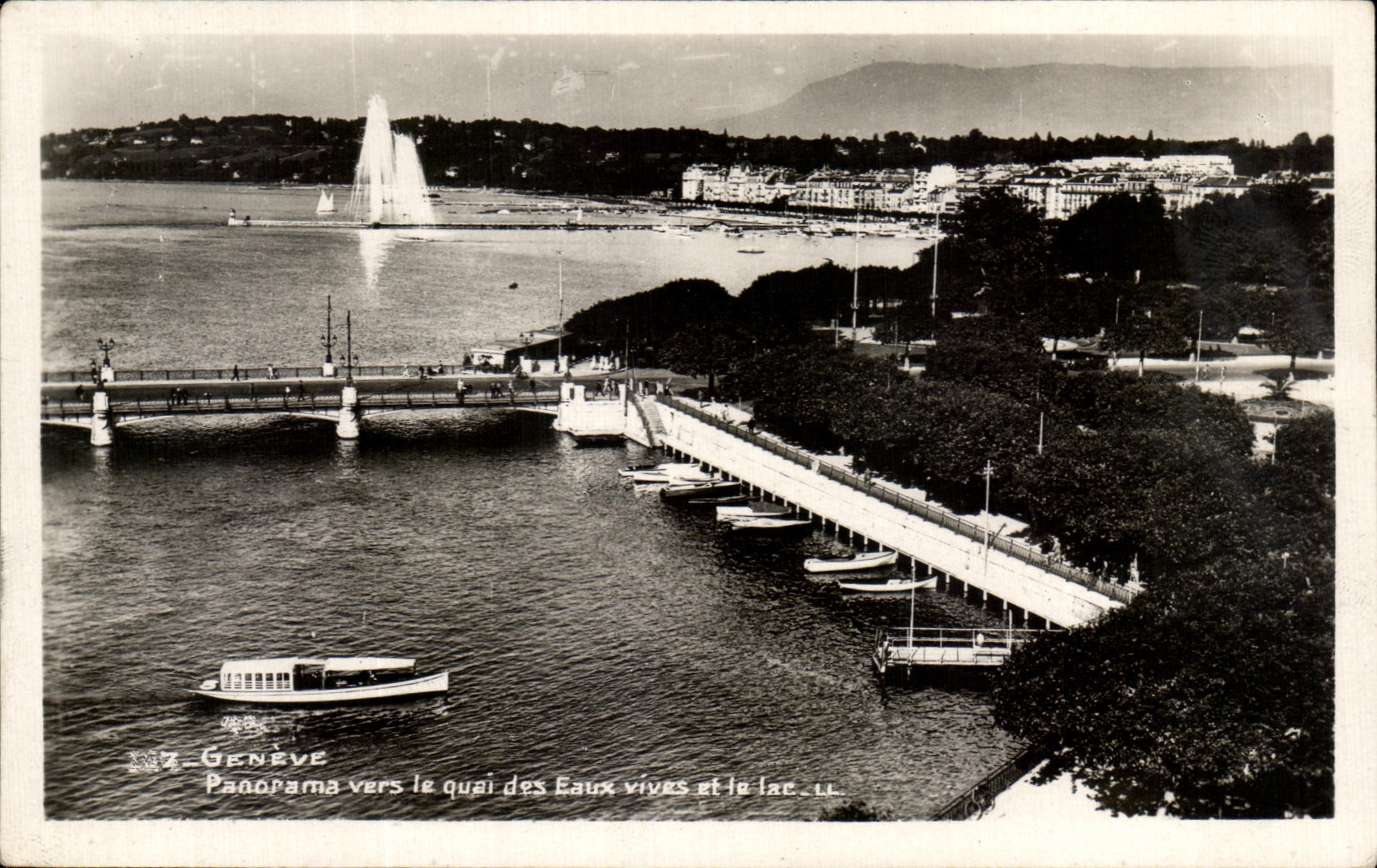 CPA Geneve panorama vers le quai des Eaux vives et le lac