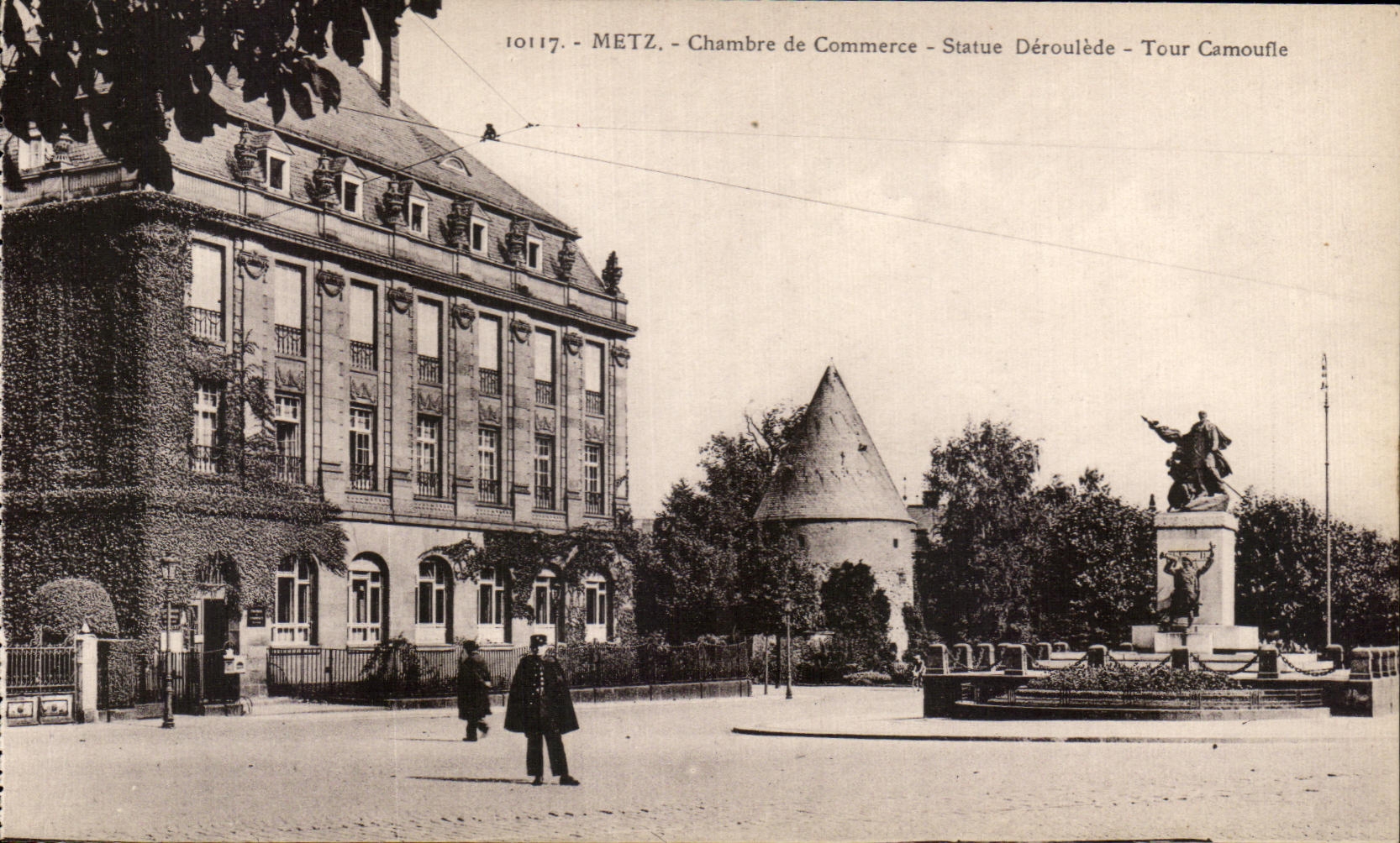CPA Metz Chambre de Commerce Statue Deroulede Tour Camoufle