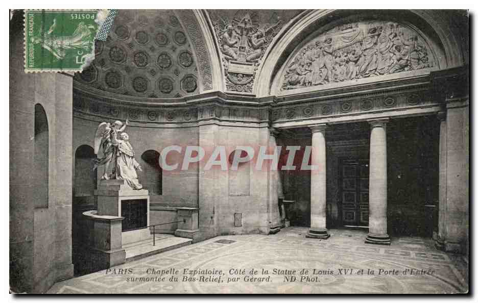 CPA Paris Chapelle Expiatoire Cote de La Statue de Louis XVI et la porte de l'entree surmontee du Bas relief par Gerard