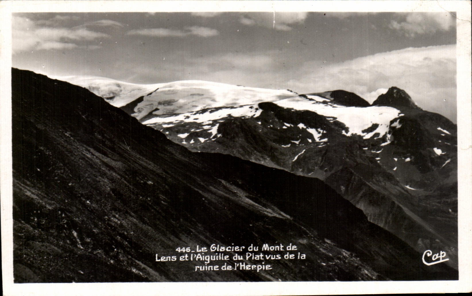 Der Gletscher des Mont de Lens und die Aiguille du Platvus der Ruine der Heepie — Cap