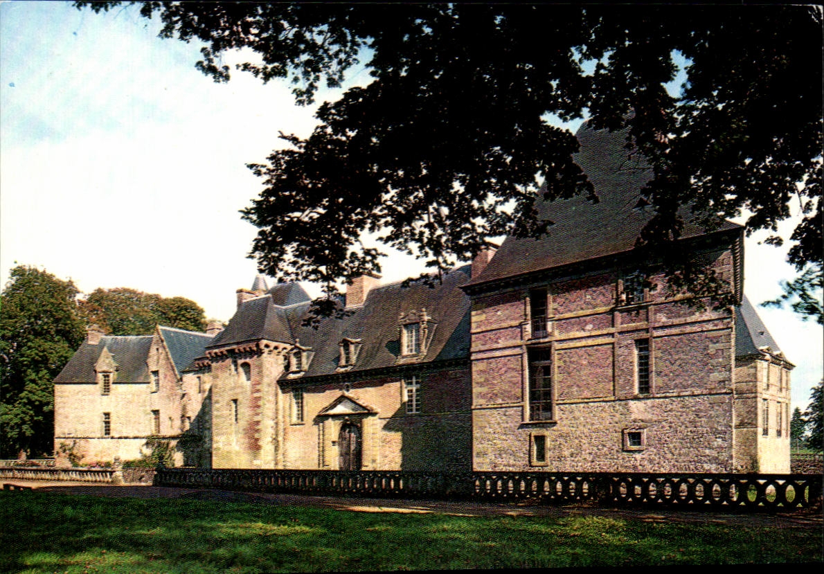 CPA Carrouges le Chateau la facade Occidentale vue du parc The Chateau 