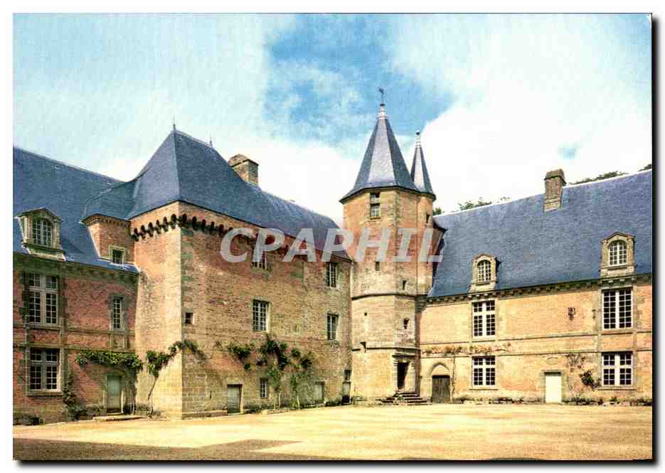 CPA Carrouges le Chateau Batiments Nord Oues Vus de la Cour interieure The chateau 