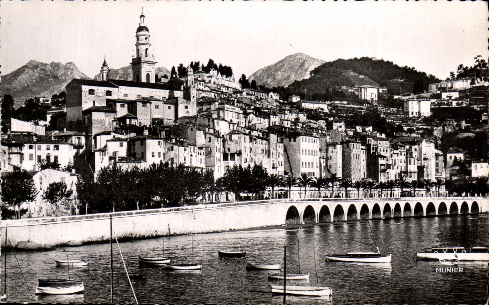 CPA Menton le Port et la Vieille Ville