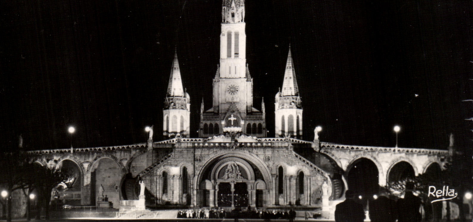 CPA Lourdes La Basilique Illuminee