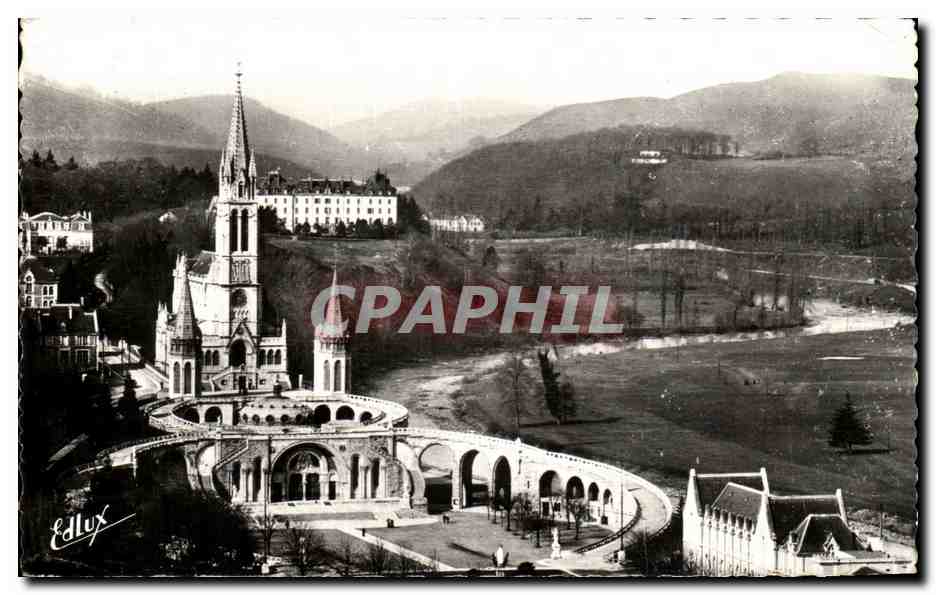 CPA Lourdes La Basilique vue du Chateau Fort
