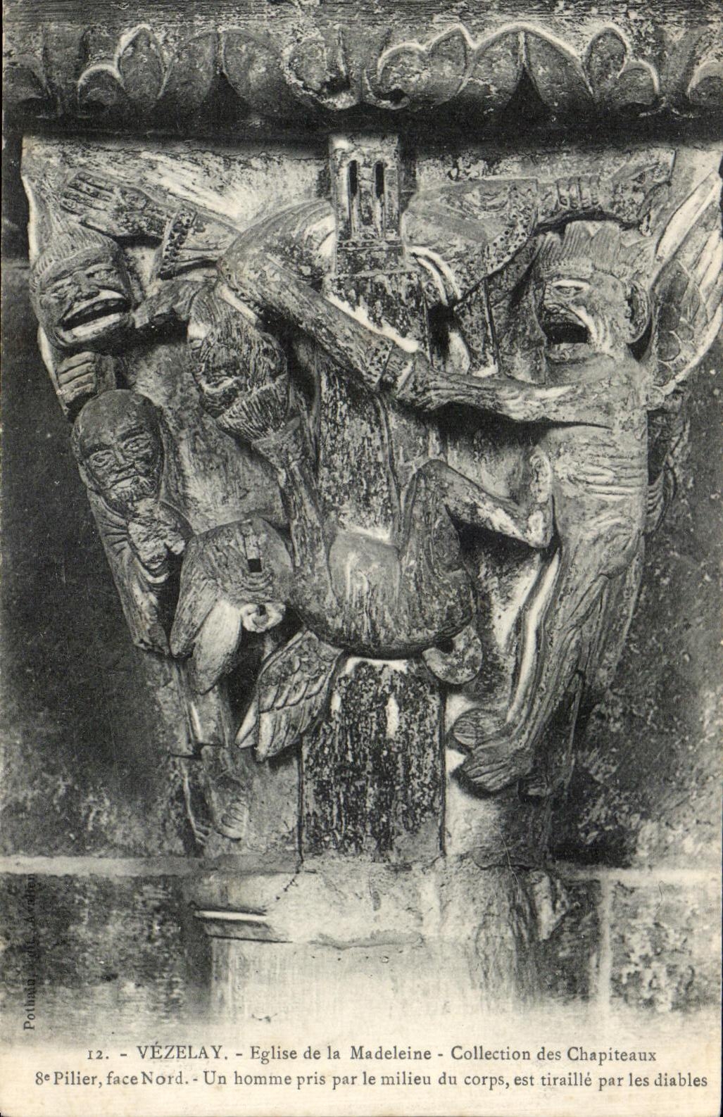 Vézelay - Église de la Madeleine - Chapiteau du 8e pilier Nord, un homme pris par le milieu du corps, tirailé par les diables