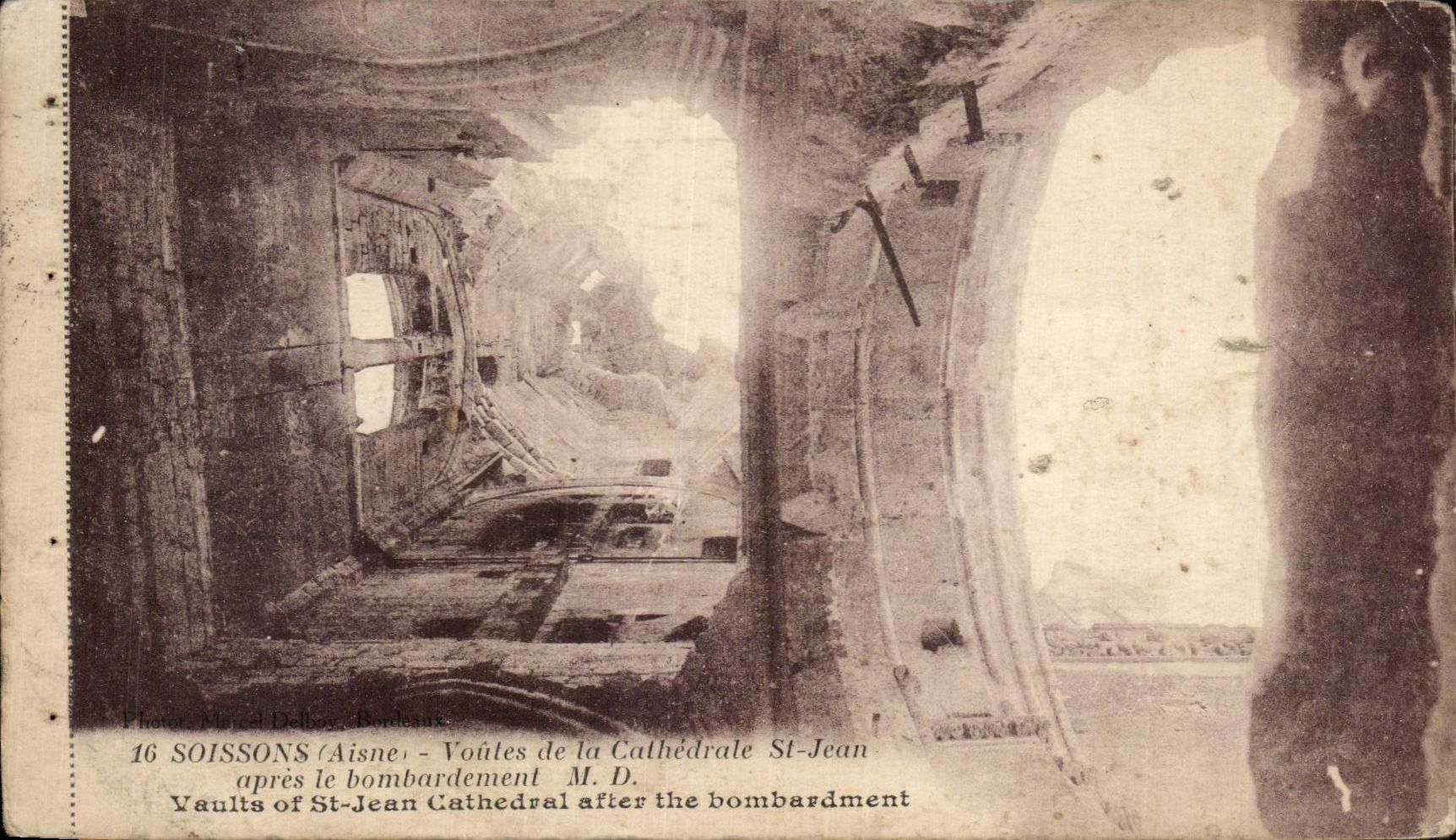 CPA Soissons Apres Le bombardement Cathedrale St Jean Militaria