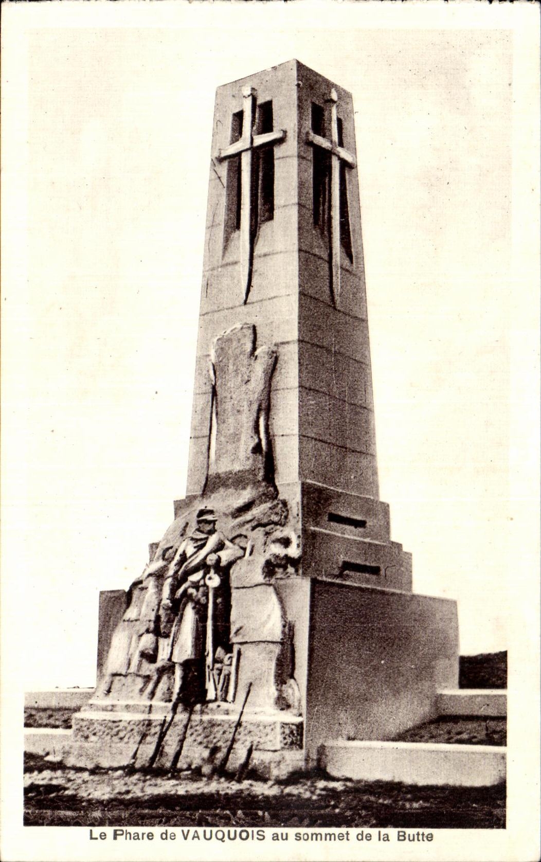 Le Phare de VAUQUOIS au sommet de la Butte — Monument aux morts — Édouard Monestès architecte, Marius Roussel sculpteur