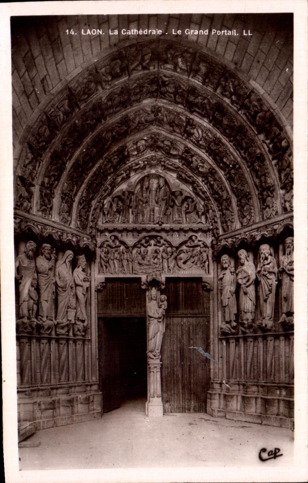 Laon. La Cathédrale. Le Grand Portail — LL. Cap