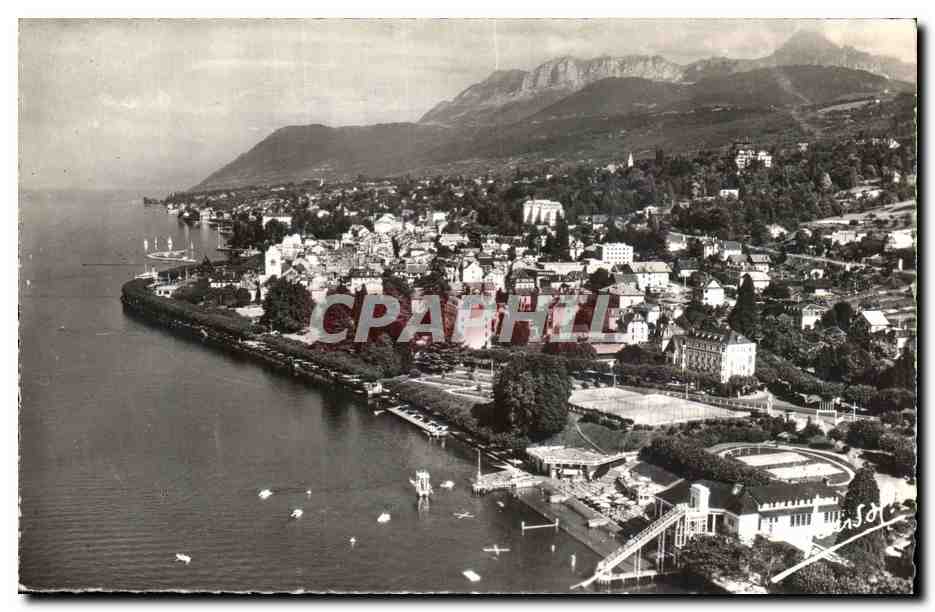 CPA Evian Les Bains La Plage Le Lac Leman La Ville Les Memises et la Dent d'Oche