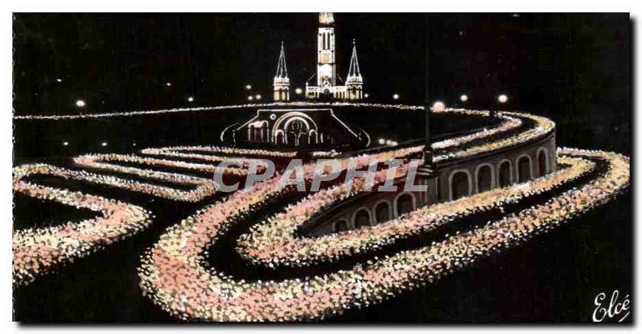 CPA Lourdes La Procession devant la Basilique la Nuit