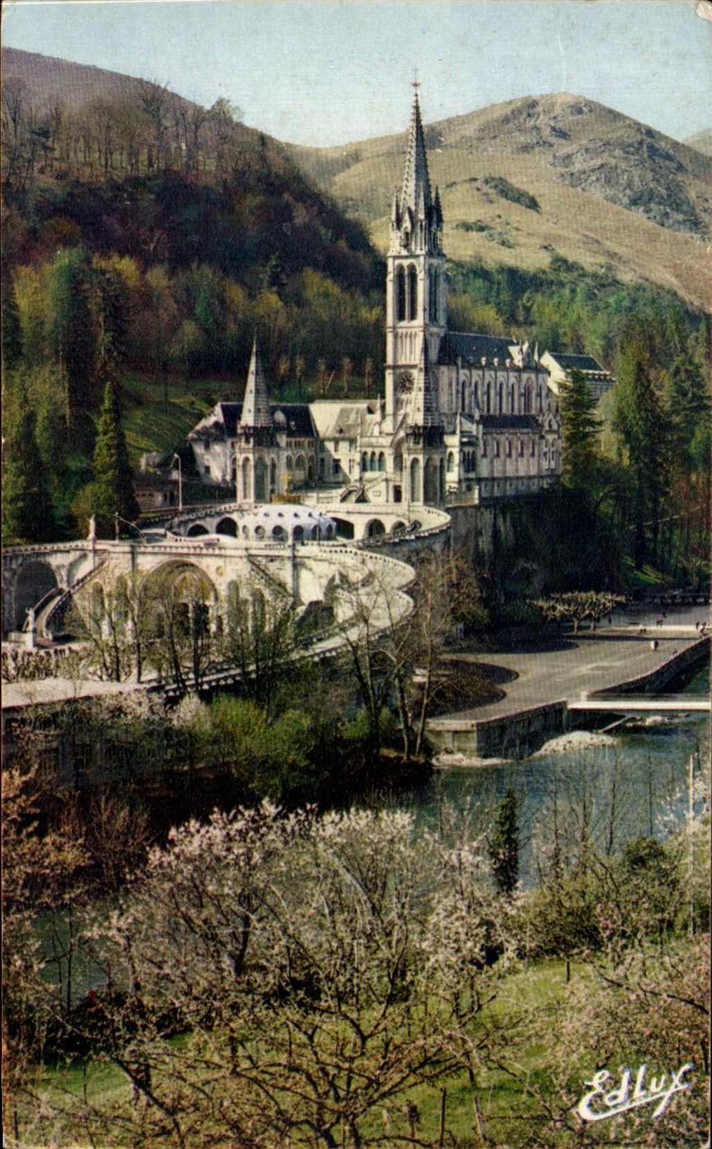 CPA Lourdes La Basilique le Gave et le Nouveau Pont inaugure le mare 25 mars 1966